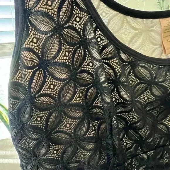 SHAPELLX Lace Glamour Geometric Sculpting Bodysuit - Picture 3 of 8